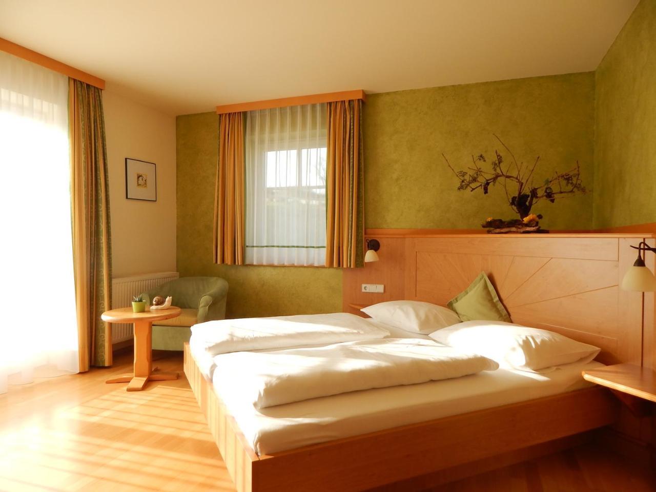 Hotel Neustifter Poysdorf Exterior foto